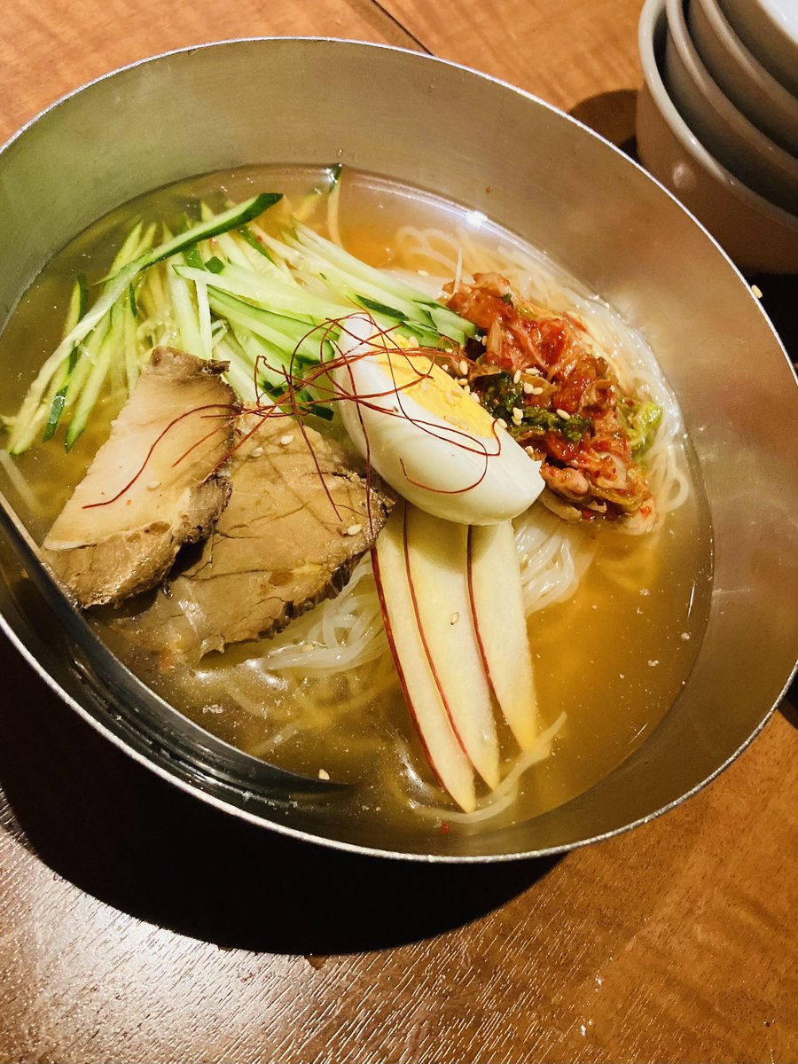 塗装会の後は焼肉！沢山お肉とご飯を食べ、石焼ビビンバを頼み、牛もつラーメンを頼み、みんなが〆のデザートを頼む中、最後に冷麺啜りたくないですか？と誘い優勝した。