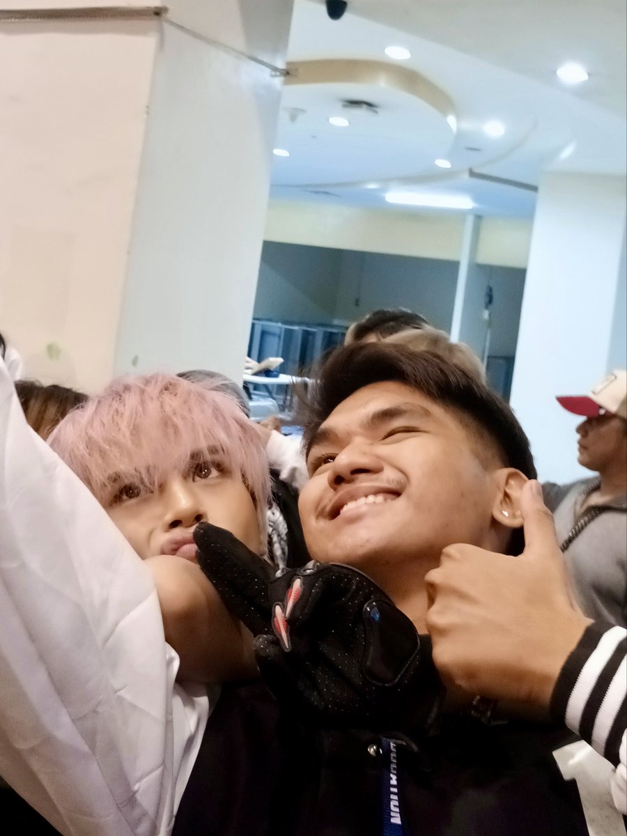 jymlvs_'s tweet photo. AHHHCKKK!! 😔 CUTE SAUR MUCHH!! HHSHDHS

sobrang busy magturo sya 😔

6ENSE Mall Tour
#MuniMuniFanMeetInMC
@6ENSEofficial #6ENSE #6ENSE_WIJI https://t.co/9HnZaA8amw