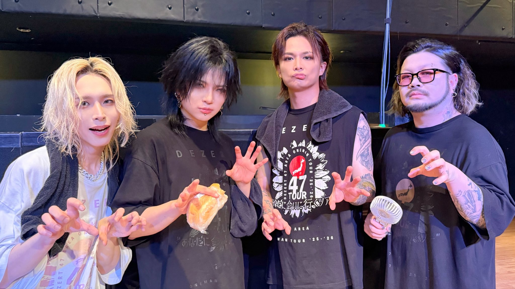DEZERT 会場限定配布CD2枚 DEZERT 会場限定配布CD2枚 DEZERT (@DEZERT_OFFICIAL) / X