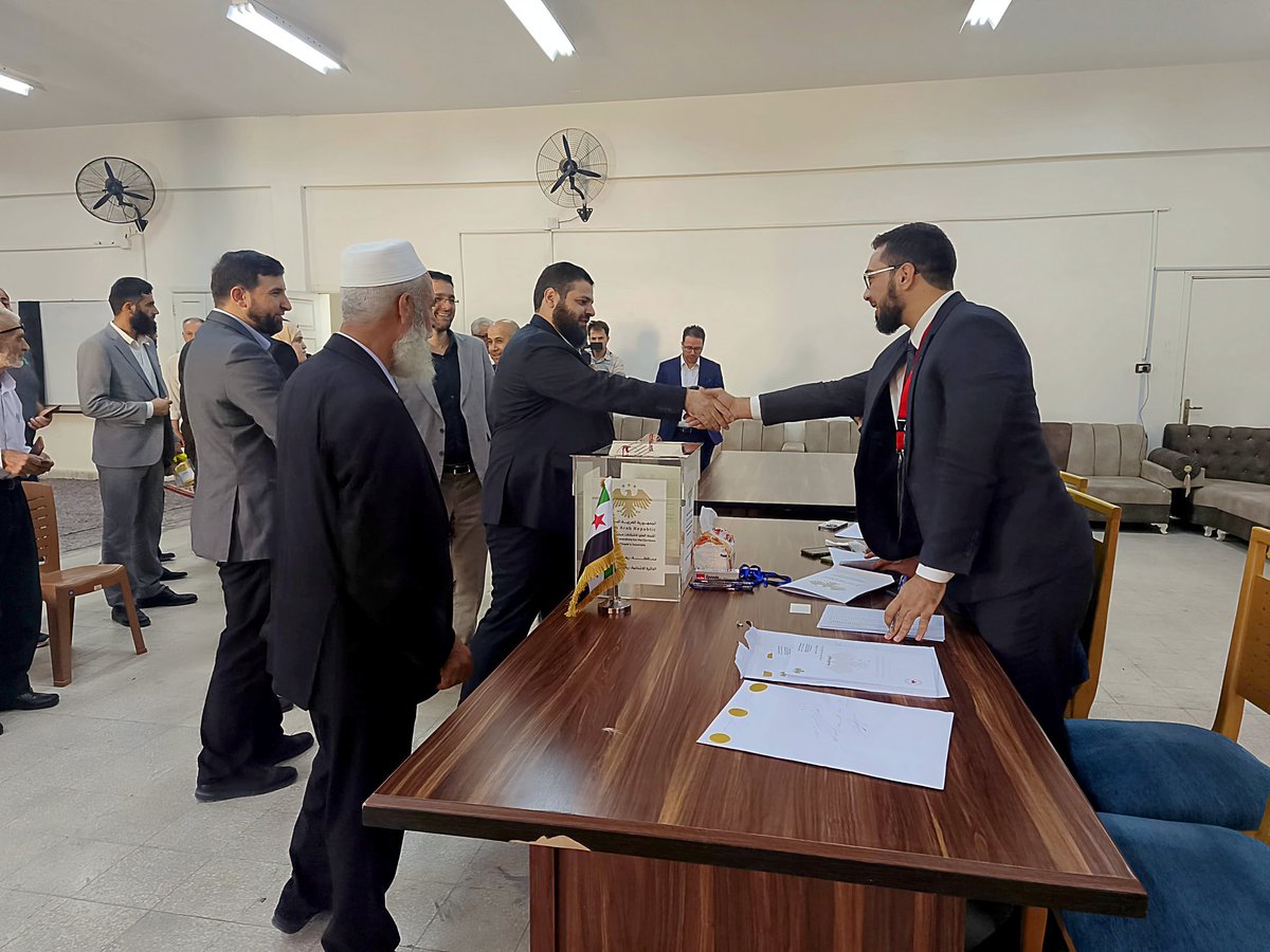 ahmad_touma1's tweet photo. بهذا اليوم التاريخي العظيم كان لي الشرف برئاسة العديد من الأعمال التي تخص العمل الانتخابي، ومنها اللجنة الفرعية لانتخابات ريف دمشق ويبرود لمجلس الشعب السوري، وبعد أشهر من التعب المستمر وبدعم ومتابعة مباشرة من السيد الأستاذ عامر الشيخ @AmerAlsheikh0 محافظ ريف دمشق والسيد الأستاذ محمد الأحمد @Mohamad29169351 رئيس اللجنة العليا لانتخابات مجلس الشعب، انهينا اليوم العملية الانتخابية بريف دمشق بحضور شعبي مهيب وشعور مفعم بالفخر والعزة لهذا الإنجاز العظيم فشعبنا الحر الكريم يستحق الأكثر من ذلك بكثير، وفي الختام أسأل الله تعالى أن يعين الذين فازوا بهذا الشرف واكتسبوا ثقة الشعب السوري ليكونوا صوتهم الحر تحت قبة مجلس الشعب.