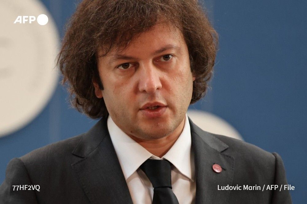 Georgia's Prime Minister Irakli Kobakhidze vowed opposition arrests on Sunday after police used force against opposition protesters who tried to enter the presidential palace in what he termed was an "attempted coup" during a controversial election ➡️ u.afp.com/SmTb