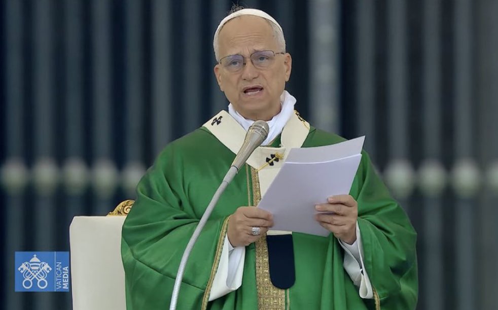 En el Jubileo de los Emigrantes: Hermanos y hermanas, esas barcas que esperan vislumbrar un puerto seguro, y esos ojos llenos de angustia y esperanza que buscan alcanzar la orilla, ¡no pueden ni deben encontrar la frialdad de la indiferencia ni el estigma de la discriminación!