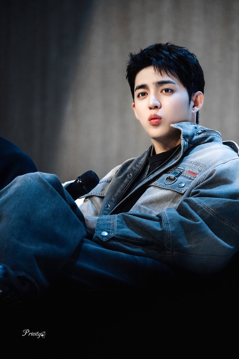 privity08081004's tweet photo. 251005 CxM Fan Party
😗

#에스쿱스  #SCOUPS 
#승철 #최승철  #エスクプス
#SEVENTEEN #세븐틴 
@pledis_17 https://t.co/8832eSYSkD