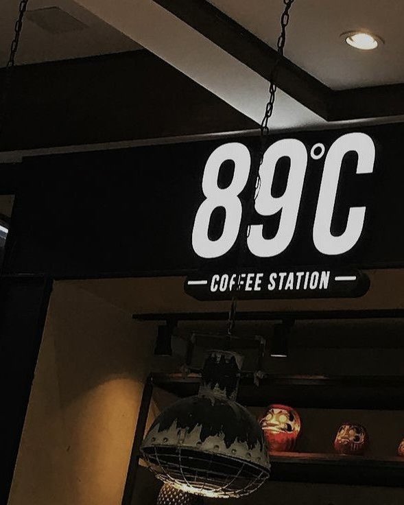 iwjeno's tweet image. Between neon glow and vinyl  walls, we 
play our own rhythm—sharp focus, soft 
chaos, timeless youth.