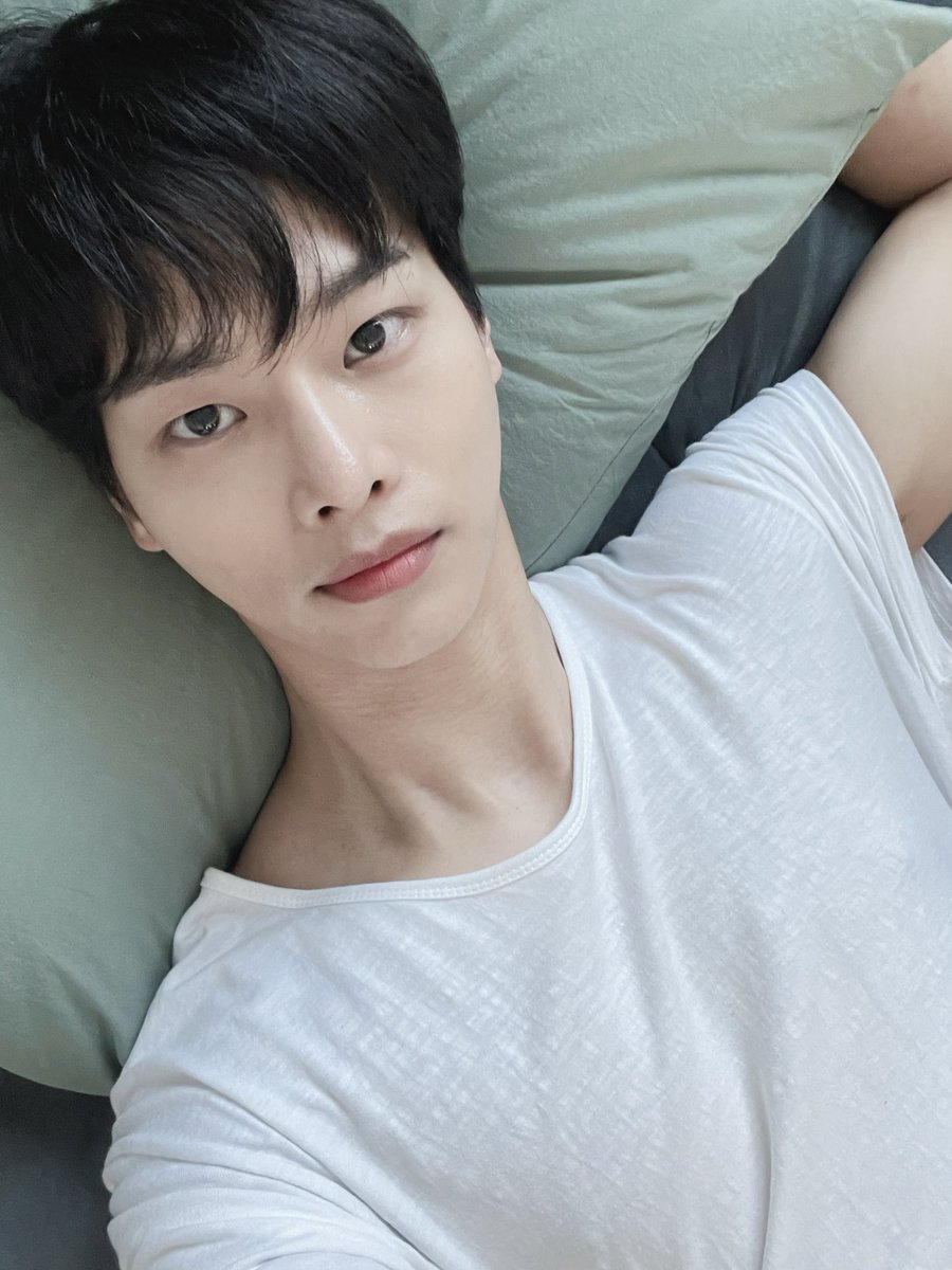 FRoad_N's tweet image. #빅스야_이거기억나면_하트

침대셀카 계속되길🥰