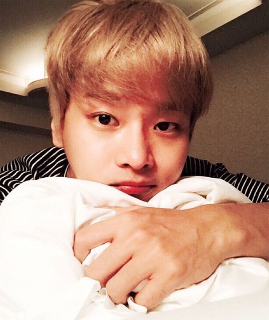 FRoad_N's tweet image. #빅스야_이거기억나면_하트

침대셀카 계속되길🥰