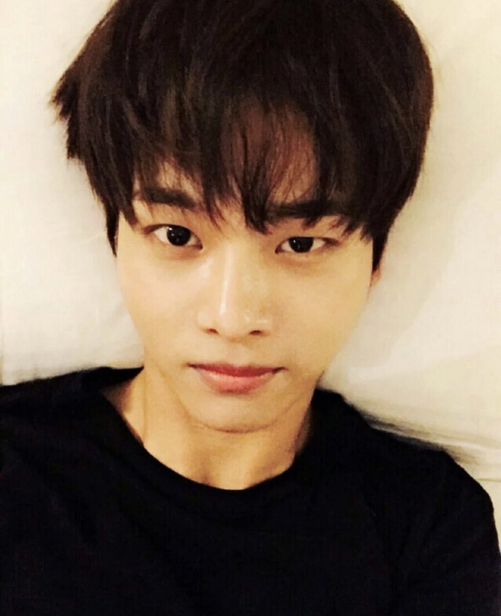 FRoad_N's tweet image. #빅스야_이거기억나면_하트

침대셀카 계속되길🥰