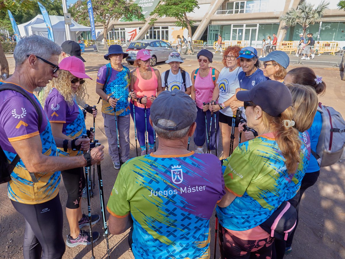 DXTenerife's tweet photo. Los VIII Juegos Máster han llevado hoy el estreno de la #marchanórdica a la jornada de clausura de #ExpoDeca
🎯 Animar a las personas mayores de 30 años a iniciarse en la práctica deportiva
📲 Más información: https://t.co/maQXBfma9T
#JuegosMásterTF #ActivaTuVida https://t.co/sm7ZPwM2EE