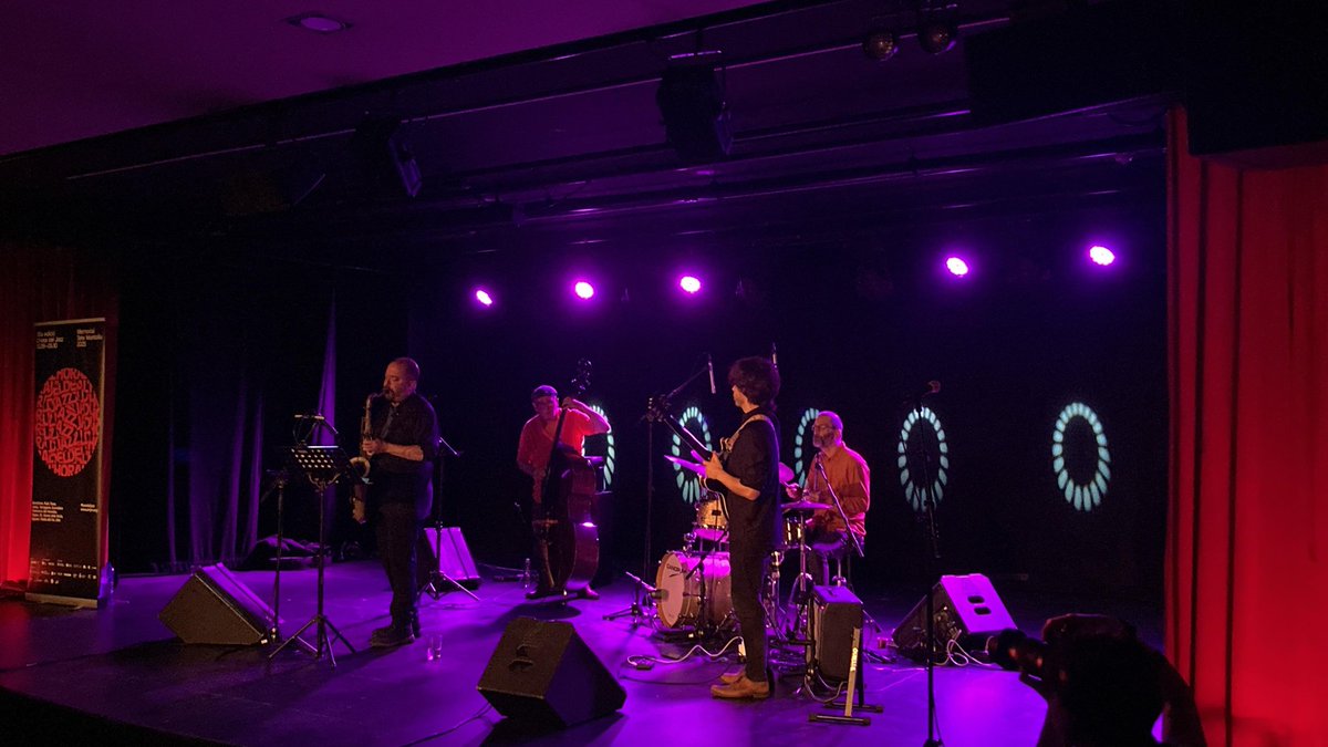Ahir vam escoltar el primer concert del cicle #JazzOlot a la sala El Torín amb Eddie Mejía Quartet 🎷🎶