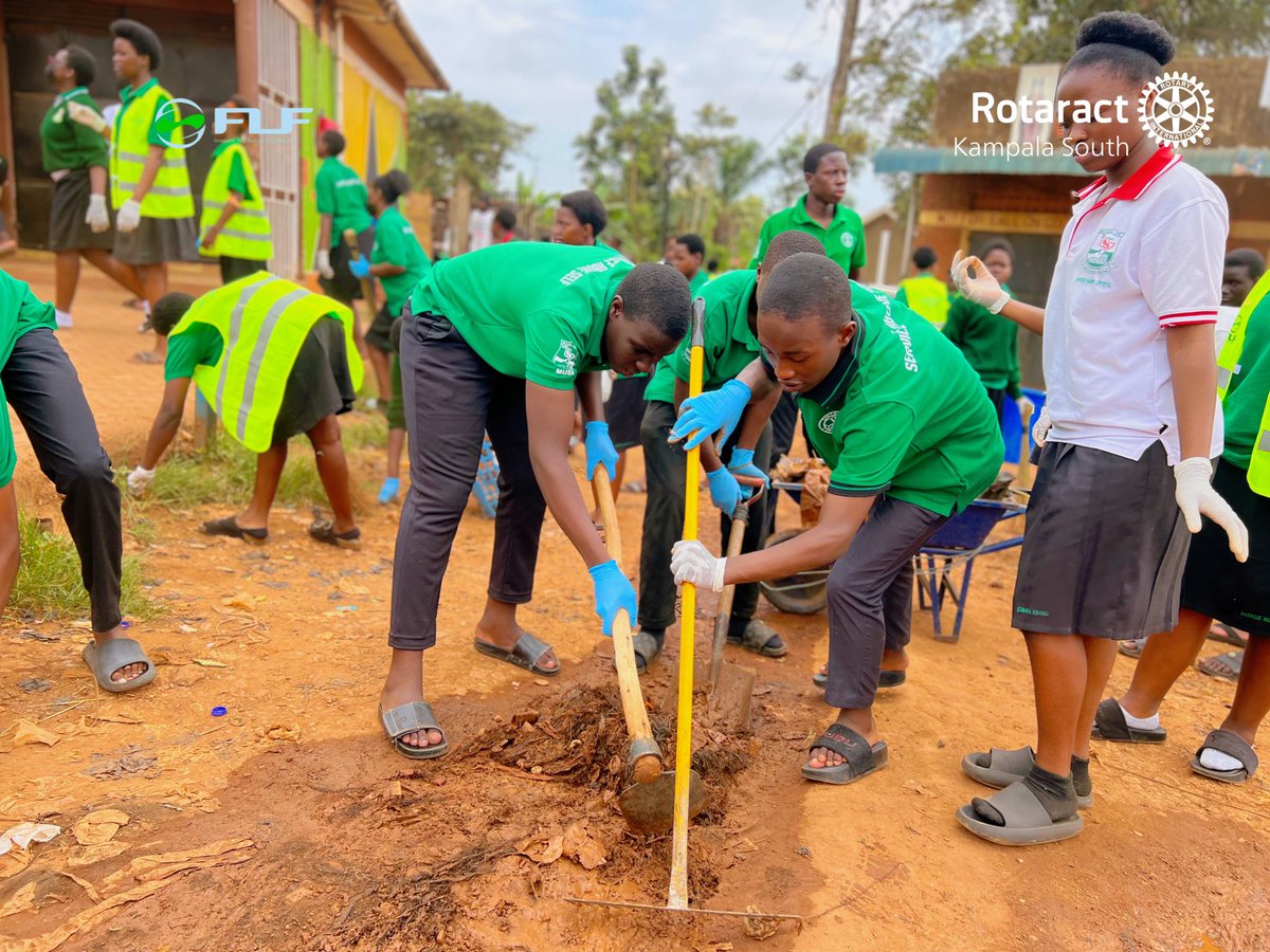 FLF_ngo's tweet image. Change starts with us &amp;amp; today, it started at Bethany High School! 

We joined hands with the Rotaract Club of Kampala South and Students from the Interact Club of Bethany High School to clean up Kamuli community &amp;amp; #EndLitterTrail

 #RotaryEyamba #UniteForGood