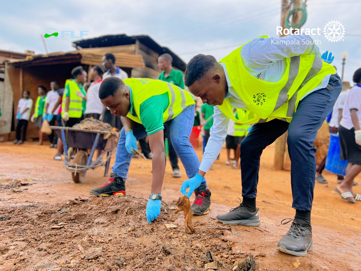 FLF_ngo's tweet image. Change starts with us &amp;amp; today, it started at Bethany High School! 

We joined hands with the Rotaract Club of Kampala South and Students from the Interact Club of Bethany High School to clean up Kamuli community &amp;amp; #EndLitterTrail

 #RotaryEyamba #UniteForGood