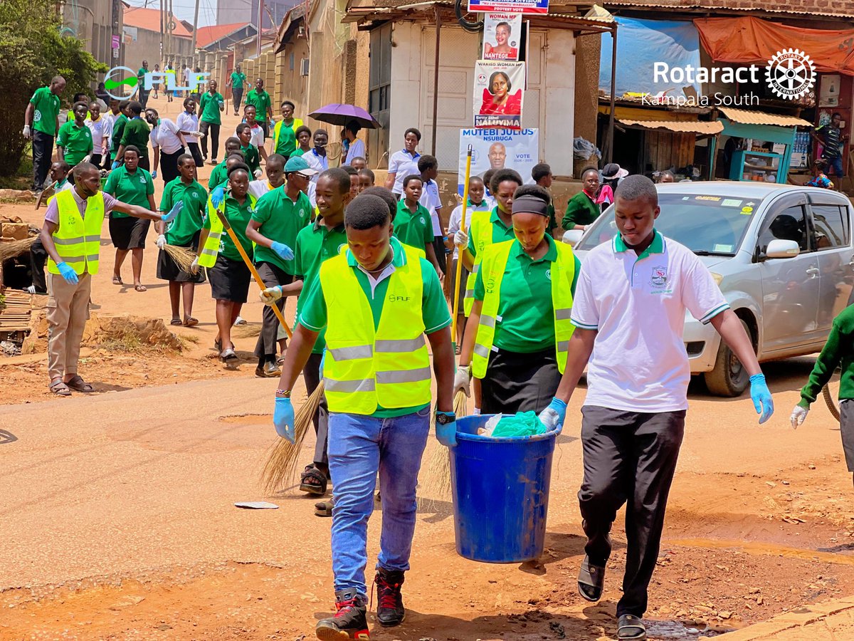 FLF_ngo's tweet image. Change starts with us &amp;amp; today, it started at Bethany High School! 

We joined hands with the Rotaract Club of Kampala South and Students from the Interact Club of Bethany High School to clean up Kamuli community &amp;amp; #EndLitterTrail

 #RotaryEyamba #UniteForGood