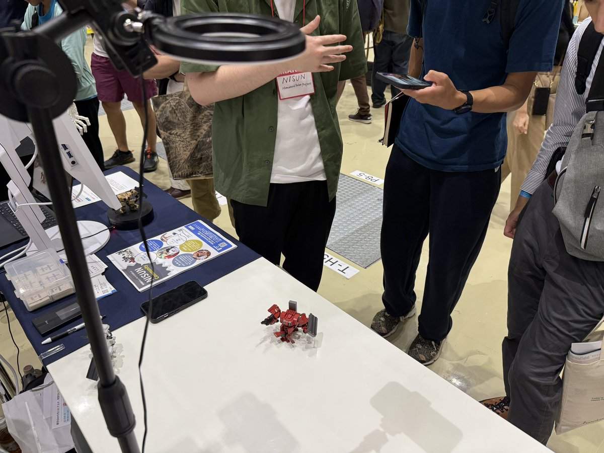 NISUN_Robot's tweet image. #MFTokyo2025 
2日間お疲れ様でした！
初めての出展でしたが多くの方にブースに来てNISUNを体験いただき、とても嬉しかったです！

自分のブースから離れて他のブースを回ることがあまりできませんでしたが、出展者の方々のロボットデザインや機構を見ることで多くの刺激を得ることができました！