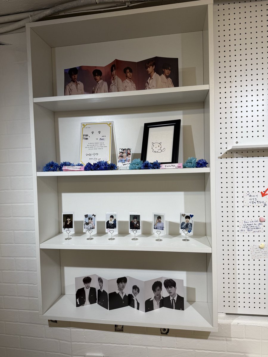 💕위아이 5주년 데뷔 생일카페💕
📍카페 호또코히
도착하자마자 위아이 사진들로 가득차 있었고 특히 영상 보느라 가기 싫었..ㅋ
럭드 해서 2등 나와서 티스푼 받고 포카 무료나눔도 받아서 기부니가 조크등여😍 이벤트 열어주셔서 감사드려요👍🏻

#시간이_빠르다_역시_위아이
#HAPPY_BIRTHDAY_WEi
