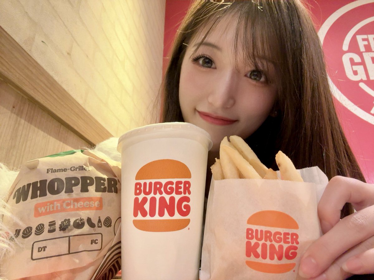 chamapoker's tweet photo. ってことで今日の夜はBUGER KING食べる🍔
これでJOPTもたくさん走れるよね!!!?
明日からの仕事も頑張れ…そう…😭✊🏻
#JOPT #BUGERKING https://t.co/fApNYvSVLx