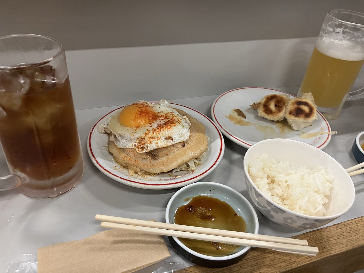 aass02202's tweet photo. 対極の2件はしご https://t.co/k1flmuIYQ5