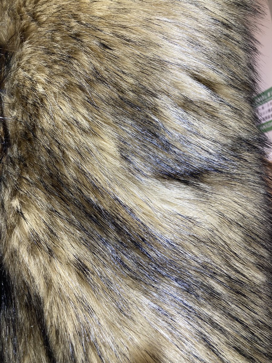 TextileWorldTOA's tweet image. ゴージャスなフェイクファーと切り替え風ボアが各2色ずつ入荷しました！
モフモフのフカフカです！

長毛フェイクファー
一般価格¥5150/m
会員価格¥4680/m

マルチ柄シープボア
一般価格¥2400/m
会員価格¥2180/m

※全て税込

#フェイクファー 
#シープボア 
#ボア 
#textile 
#fabric