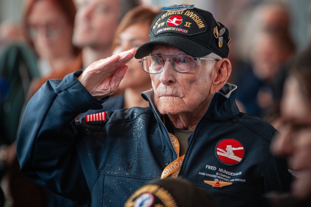 JoeCsith's tweet image. Saluting service and sacrifice 🇺🇸. Fred Hungesser, a proud veteran of the 82nd Airborne Division, honors his time in the U.S. Army.