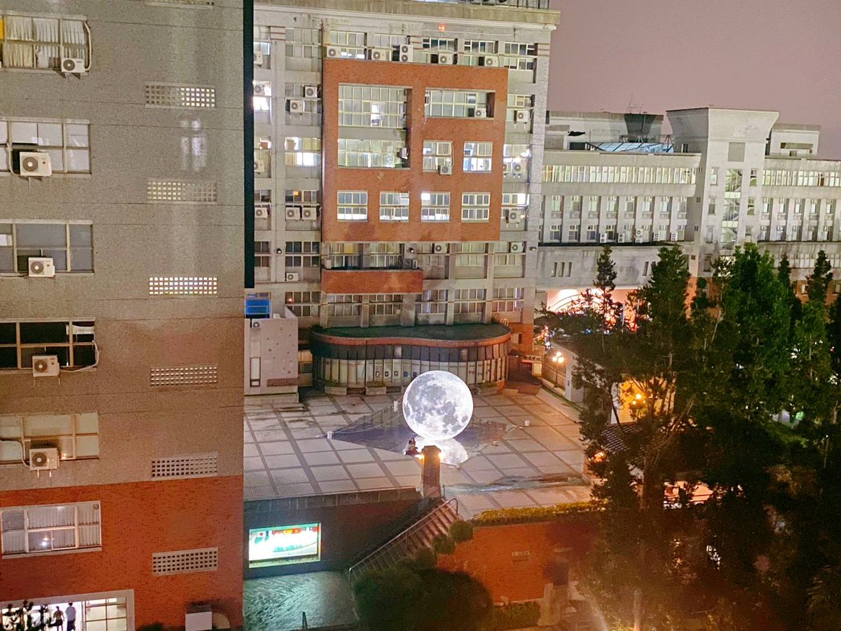 CYUT_official's tweet photo. The moon has landed at @CYUT_official! Our Architecture Dept. built a 16-foot glowing moon for Mid-Autumn Festival
📍 On campus thru Oct. 17
💡 Lights on nightly 5:30–11 PM
Come experience “Fly to the Moon” with us!
#CYUT #MidAutumnFestival #FlyToTheMoon https://t.co/eAw41J9t8v
