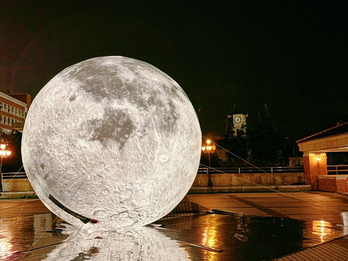CYUT_official's tweet photo. The moon has landed at @CYUT_official! Our Architecture Dept. built a 16-foot glowing moon for Mid-Autumn Festival
📍 On campus thru Oct. 17
💡 Lights on nightly 5:30–11 PM
Come experience “Fly to the Moon” with us!
#CYUT #MidAutumnFestival #FlyToTheMoon https://t.co/eAw41J9t8v