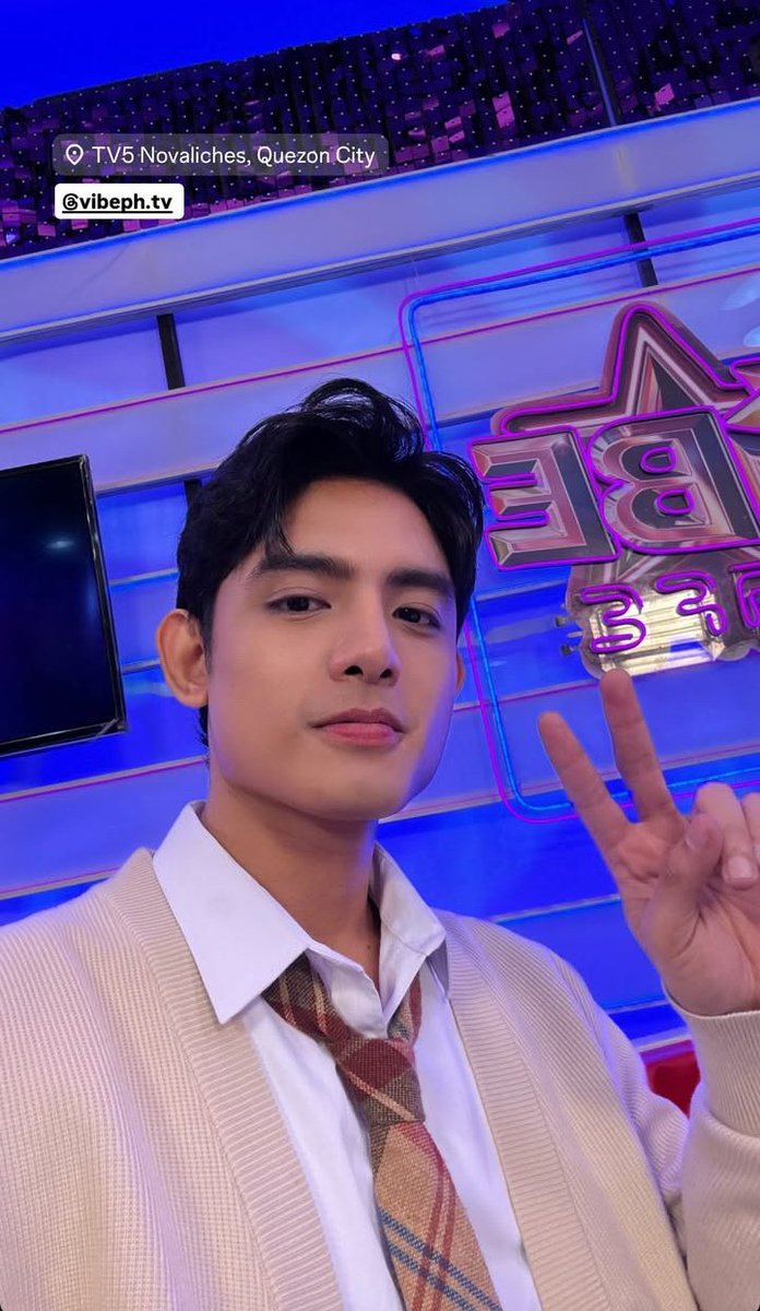 kdrama_vibes's tweet photo. SERVING LOOKS AND GOOD VIBES si Gen V Mark Ian 😌💜 @vibephtv #MarkIan #GenV #VibePH https://t.co/9Qz3KeaEuy