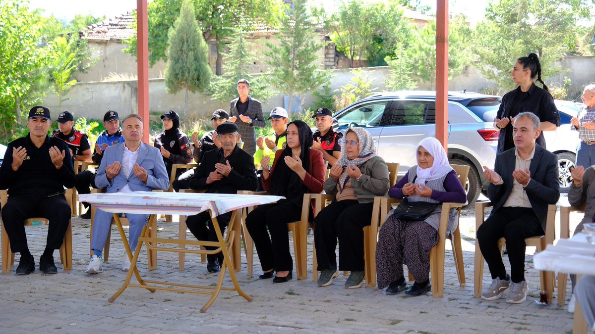 📅 04.10.2012 tarihinde şehit olan Polis Memuru Mustafa Kılıç’ın şehadet yıl dönümü dolayısıyla, aziz ruhuna ve hayrına ulaşması niyetiyle ailesi tarafından düzenlenen Mevlid-i Şerif programına;

Valimiz Sayın Tülay Baydar Bilgihan,İl Emniyet Müdür V. Sayın Hakan Çiğiltepe, İl
