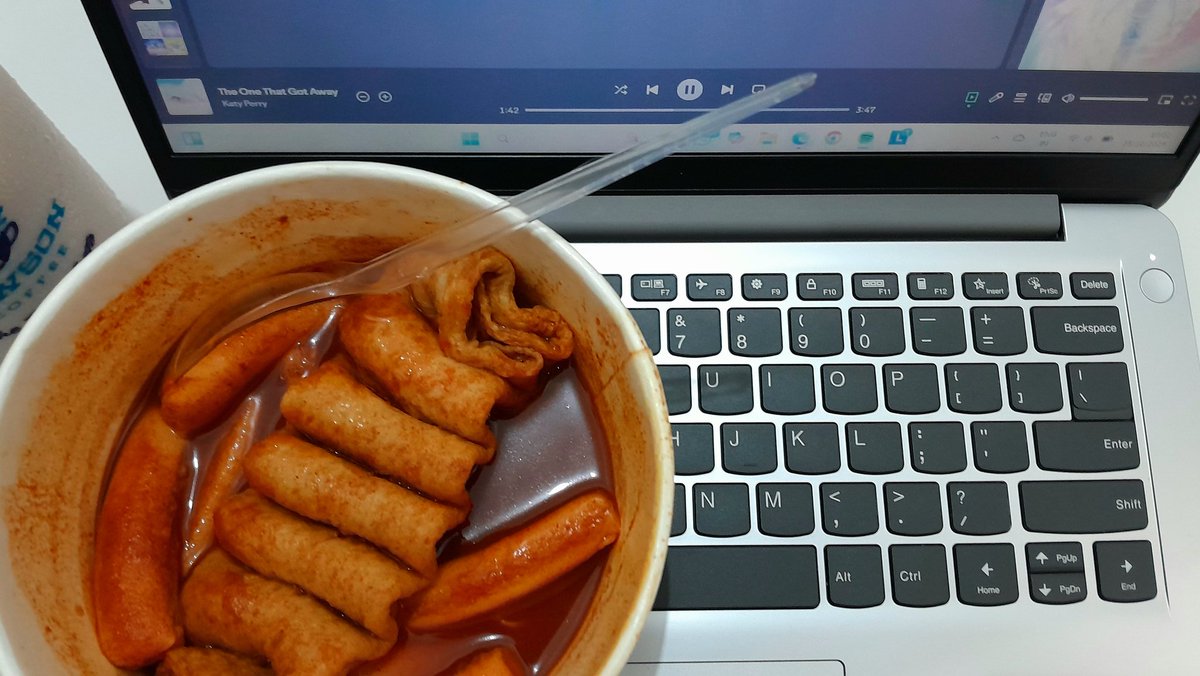 itsveith's tweet image. menolak stress skripsian, anw timakacii cayaanggg &amp;lt;3 @jvndr23