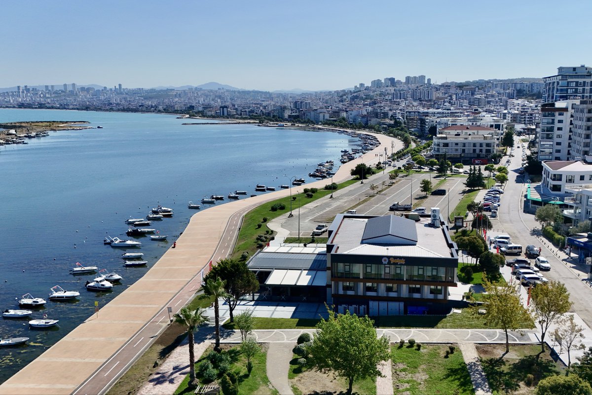 PETEK, Samsun’a çok yakıştı!☺️

Atakum sahilinin eşsiz manzarası eşliğinde gençlerimize özel olarak dizayn ettiğimiz PETEK’te;
✅Kafeterya, 
✅Etüt merkezi,
✅Giysi yıkama/kurutma/ütüleme alanları bulunuyor.

Biz de PETEK’i ziyaret ettik, gençlerimizle buluşmayı ihmal etmedik.☺️