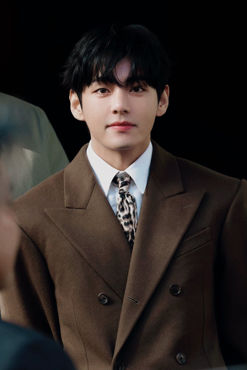 spinorbinmusic's tweet image. Kim Taehyung looking effortlessly dapper as he attends the CELINE show at Paris Fashion Week. ✨🖤 #V #Taehyung #BTS #ParisFashionWeek