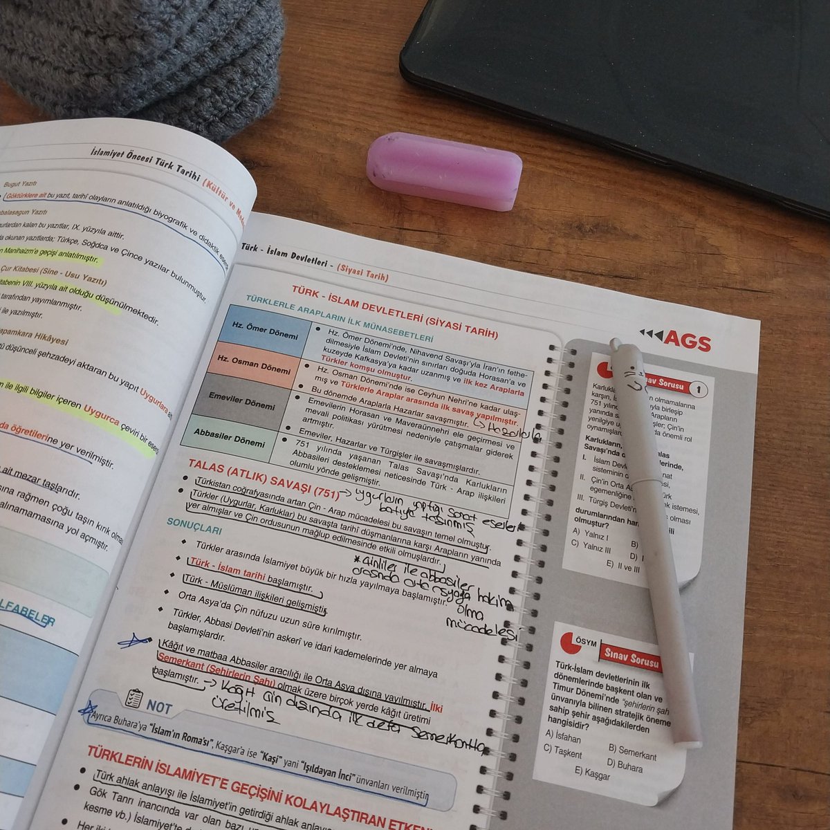 Offffff tarih çalışmak cokk zor yaa 😭😭 yks ye calisirken bile hic tarih cografya falan calismamistim ben sosyal netim 7 idi 😭😭 sevmiyorum iste bu dersleri ya 😭😭 offfffff agliycam 😭😭 girmiyor kafama iste girmiyoogg 😭😭