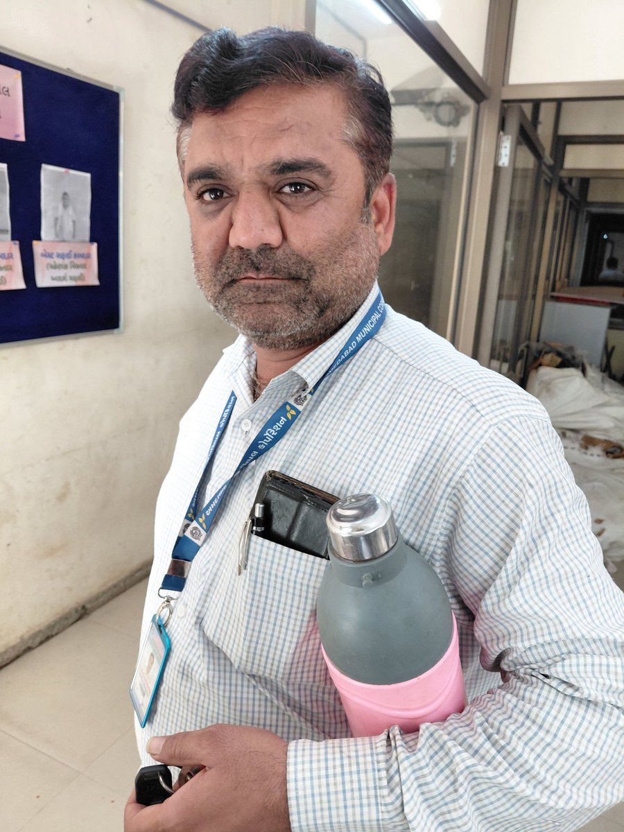 akkier57's tweet photo. આ તમારા સોલીડ વેસ્ટ ડિપાર્ટમેન્ટ નાં નિકોલ નાં અધિકારી શ્રી પ્રશાંતભાઈ પટેલ એમના અધિકારક્ષેત્ર માં આવતું ના હોવા છતાં, FSSAI નું લાઈસન્સ માંગે છે અને પરાણે ડસ્ટબીન આપી રૂ. 1100/- ઉઘરાવે છે.
@AMCAhmedabad @AMC_Complaints https://t.co/mClHLyPL1o