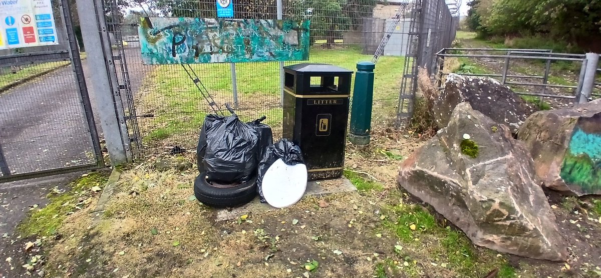 AlistairFergu11's tweet photo. Storm Amy only left me 4 bags, a toilet seat & a tyre! (No. 376)
#litterpicking #litter #litterfree #Cleanup #ReportingLitter #keepbritaintidy #LeaveNoTrace
#KeepScotlandclean #KeepScotlandtidy
#Scotlandisbeautiful #Dontbeatosser
@SustransScot @KSBScotland #OneMillionBags https://t.co/R7onkYMoqO