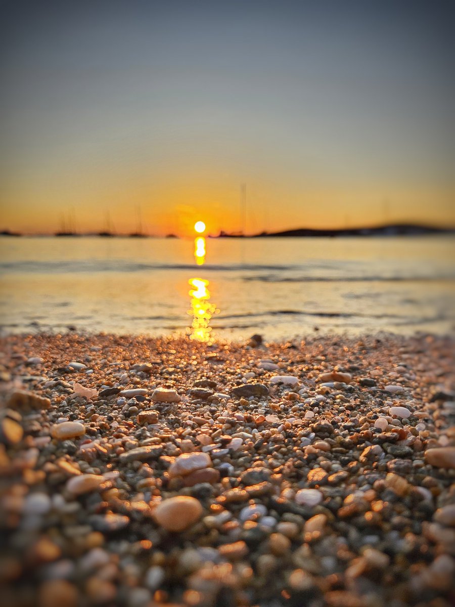 BrunoLauper's tweet photo. Paros Greece 🇬🇷
Oktober 2025
•
#Sunset #Sunsetspotting
#motionleap #fakemotion #pixaloop
#paros #parosisland #parikia
#greece #griechenland
#visitparos #cat
#relax #samsung #galaxy23
#tiltshift #miniatureeffect https://t.co/xW2iy2v7dt