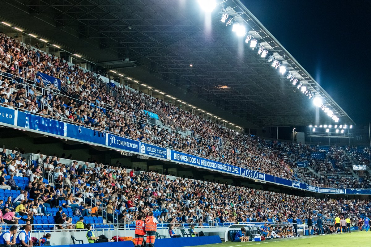 No hay palabras para describir el sentimiento de amor ,orgullo y pasión por esa camisa. Ayer fue un gran momento para mí está pisando por la primera ves en el #Heliodoro 🏟️ con esa afición de primera. #chicharrerodecorazon 💙
Un sueño que se hizo realidad 🙏🏻#gracias @<a href="/CDTOficial/">CD Tenerife 🏴󠁧󠁢󠁳󠁣󠁴󠁿</a>