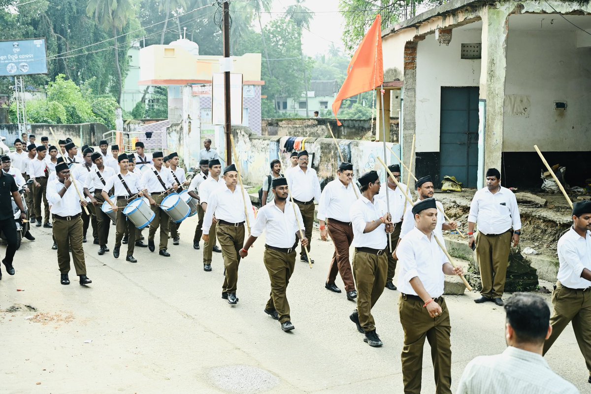 theharsh2020's tweet photo. RT @sambitswaraj: संघे शक्ति कलौ युगे!

#RSS100Years https://t.co/D2fJNbAyWQ