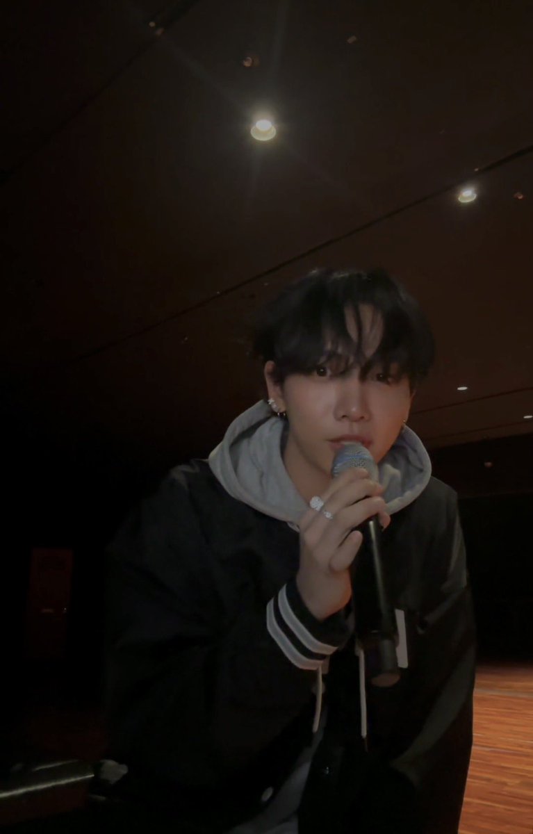 재현이 라이브 !!! 살 더빠졌어 ㅠㅠㅠㅠㅠ 밥 마니 머거 강아지 ㅠㅠ🤎 더 잘생겨짐 🤍