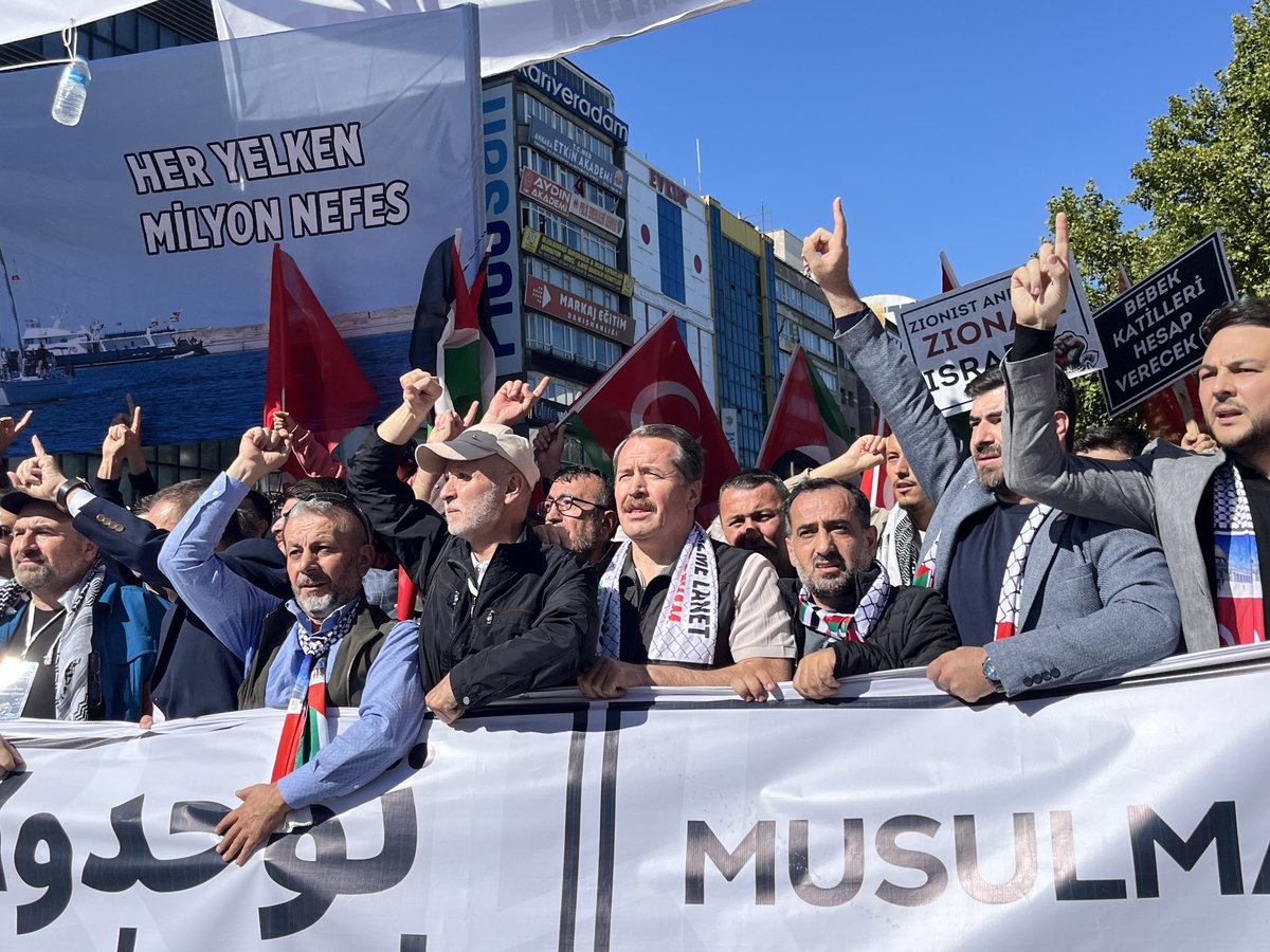 gencmemursen's tweet photo. 📍Ankara

Amerikan Emperyalizmine de 
Siyonist İşgaline de HAYIR

YAŞASIN GAZZE
YAŞASIN FİLİSTİN
YAŞASIN DİRENİŞ!

@_aliyalcin_  | @mstemrebalci https://t.co/myAEkgjGBD