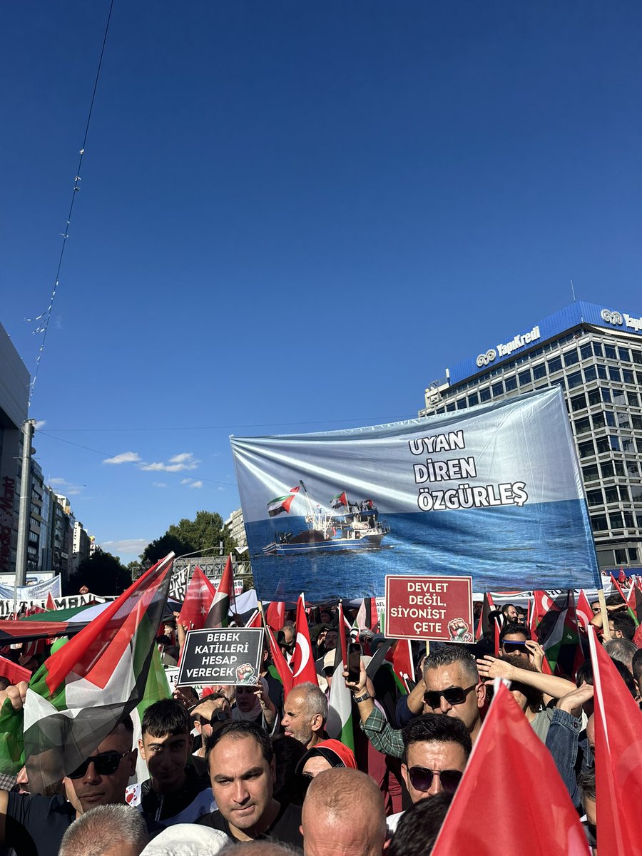 Ankara Ayakta 🇵🇸🇹🇷

Kızılay’a yapılan tarihi yürüyüşten yükselen bir ses… 

Siyonist katiller hesap verecek!

 #GazzeKararlılıkYürüyüşü