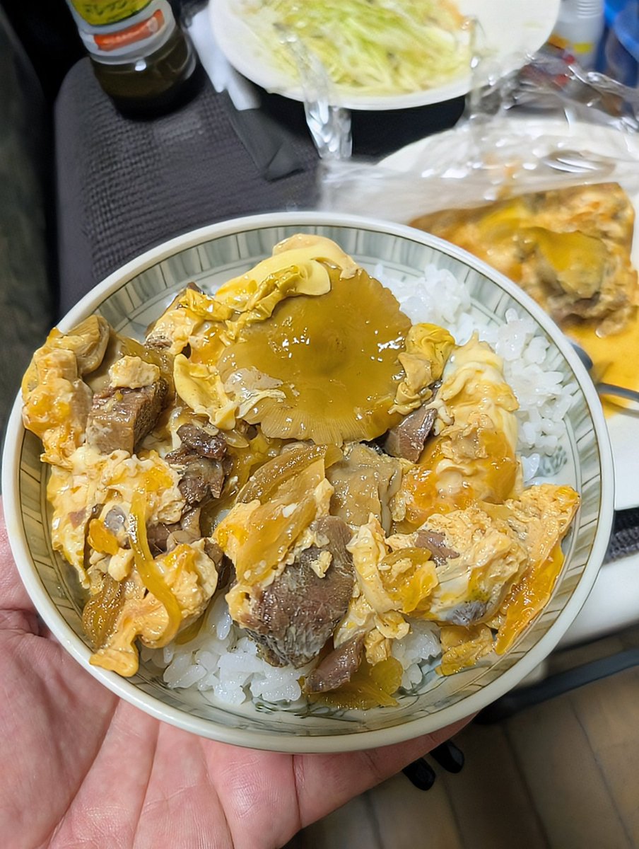 802katsu's tweet image. 晩ご飯‼️
タマゴタケ入り鹿肉他人丼🍄🦌
これ美味すぎなんですけどー👍✨
みずがき食事処ヤベー😁
#みずがき食事処 
#鹿肉 
#天然きのこ