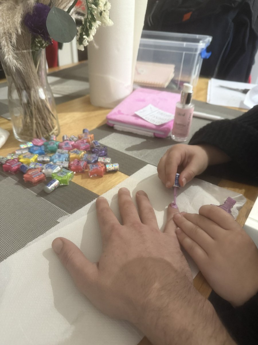 CarlinMatthew's tweet photo. The joys of having a daughter 😍💅 https://t.co/BtRyutf7En