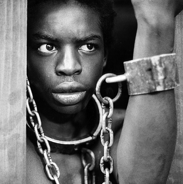 Murat_add2's tweet photo. Kunta Kinte, Kökler (1977)
#kuntakinte #roots https://t.co/kCCFZLyoUD
