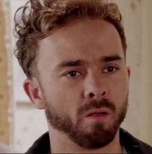 cmortimer93's tweet photo. @ballumlcve Why does he now look like David Platt? 😭 https://t.co/cLjjFwlVRi