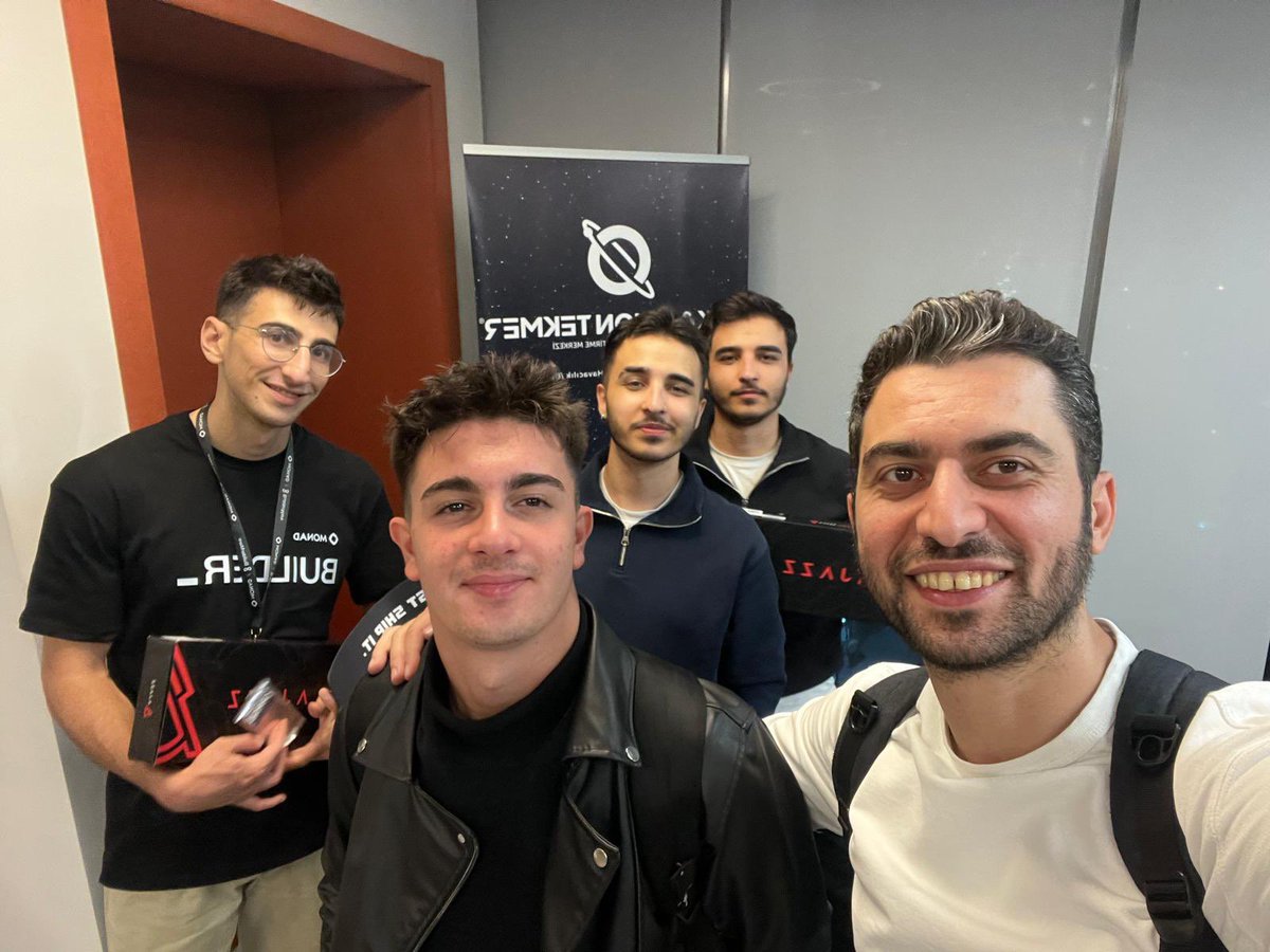 Bu sefer güzel haberi vermek için İzmir'e dönmeyi bekleyemedik!

OverBlock ekibi olarak <a href="/monad/">Monad (mainnet arc)</a> Blitz Hackathon’da 2 ayrı projemizle ödül kazandık.

<a href="/buildermare/">BuilderMare</a> ve <a href="/turknads/">Monad Türkiye (mainnet arc)</a> ekiplerine organizasyon için teşekkürler. 🟣