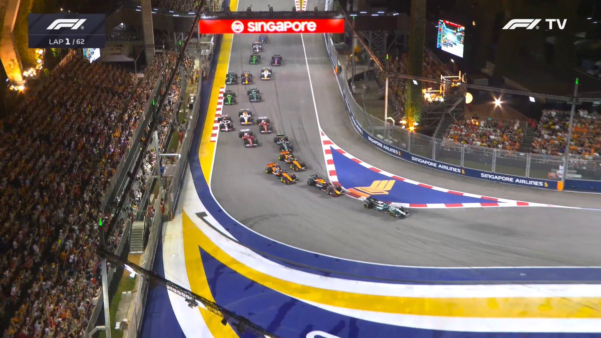 FormulaSourceIG's tweet image. 🚥 IT&apos;S UNDERWAY IN SINGAPORE 🚥

Great start from Russell who holds the lead!

Contact between Norris and Piastri! Excellent start from the Brit who is 3rd.

#F1 #SingaporeGP 🇸🇬