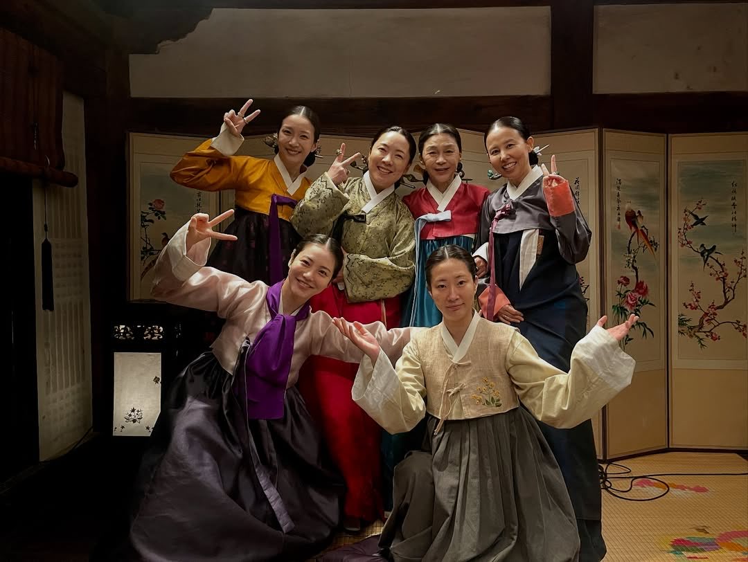 yeeunjjang_'s tweet image. The only scene with full of girls in &amp;lt;The Murky Stream&amp;gt; 🧣❤️

#shinyeeun #신예은 #탁류 #TheMurkyStream