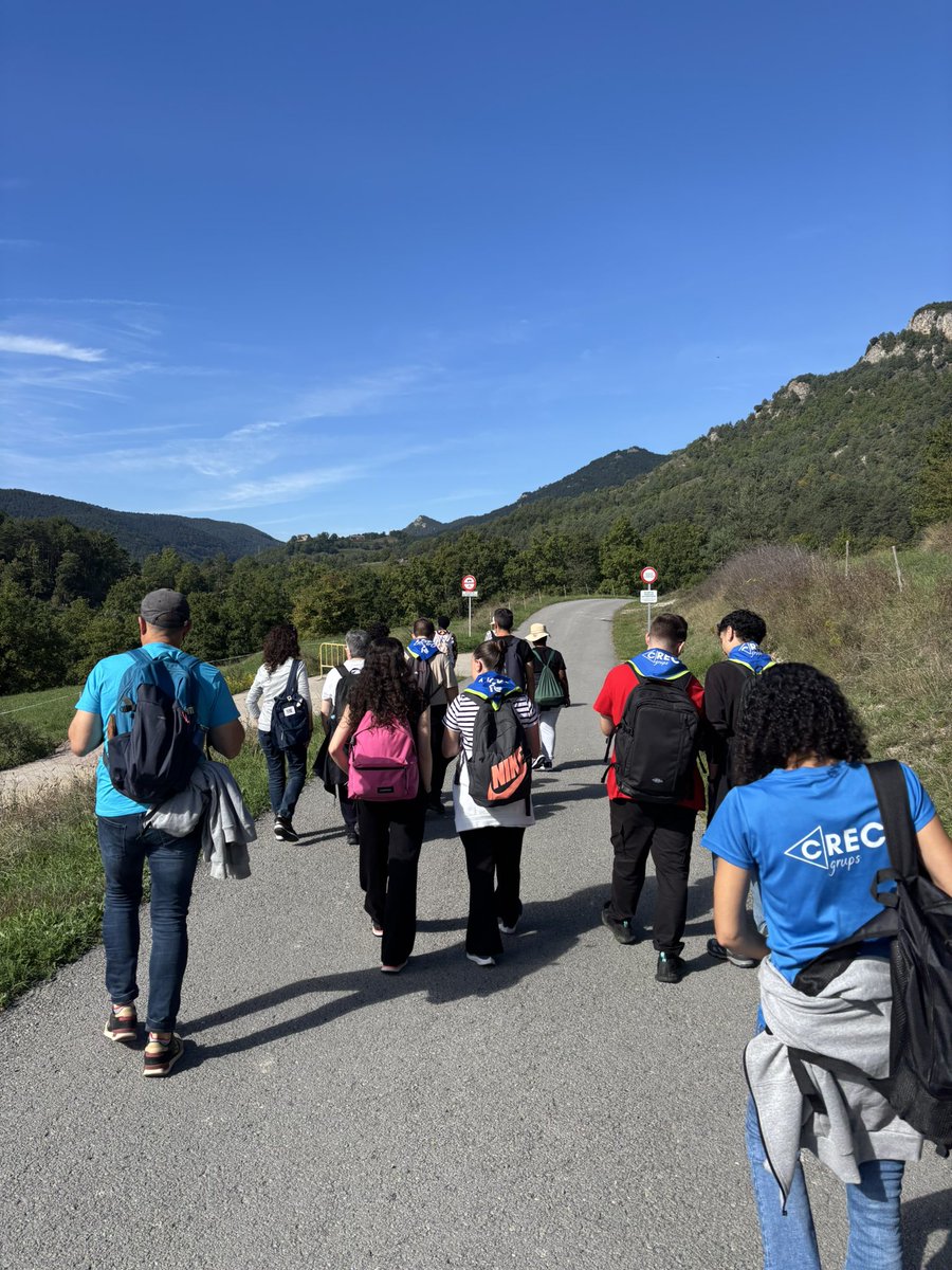 Veryllia's tweet image. Ahir 4 d’octubre, dia de sant Francesc d’Assís, celebràvem el temps de la Creació amb els animadors CREC. Una experiència profunda de #sentit, de connexió amb la natura,  i de construcció de la missió de l’animador CREC. 
#Gombrèn 
#grupsCREC
#autenticitat
#Anunciata