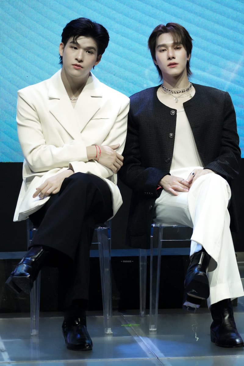 waNwiPLe's tweet photo. เธอว่าวันนี้คุณครูเรียกพวกเรามาทำไมนะ
สไมล์กับนีออนน่าคงไม่ได้ทำอะไรใช่มั๊ย

#สกายนานิเข้าห้องปกครอง https://t.co/OcczFxjNuf