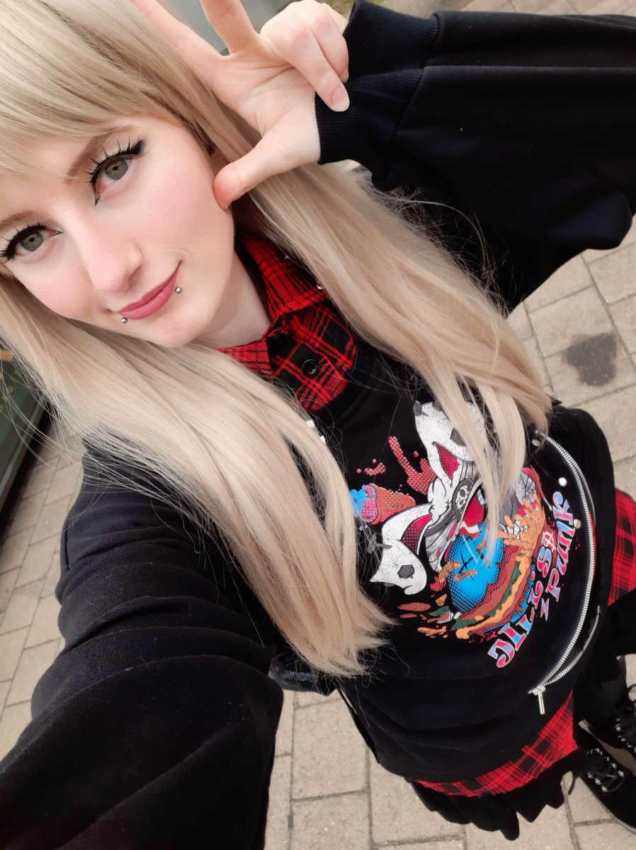 TechnoireVT's tweet image. ❌⛓️ IRL vs Vtuber  🥽🌐