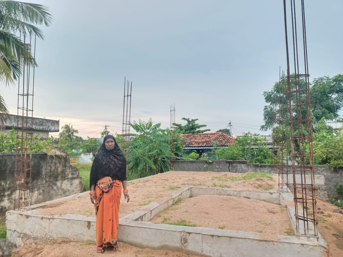Suresh_AIMIM's tweet photo. Sheikh Safia Begum (Mohammed Safia) of Indurthi vill, Chigurumamidi mdl got an Indiramma house, but due to name error in Aadhar, her bills are pending for 2 months. Others got 2 bills, she got none. Pls resolve &amp; sanction her Indiramma bill @Collector_KNR https://t.co/r6jUckwqtv