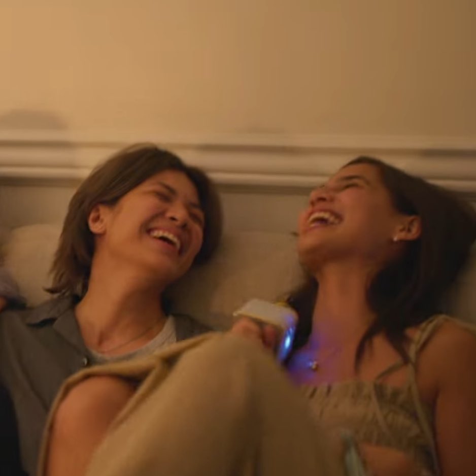 asakoizumiya's tweet photo. and when open endings goes digital I NEED A THOUSAND EDITS OF MIHAN AND HANNAH 👩‍❤️‍💋‍👩☺️ like five minutes in i was already sold to their tension and chemistry… then sila pala may pinaka-developed na storyline???? kuhang kuha nila ako… #openendings https://t.co/nwrCk4pXQf